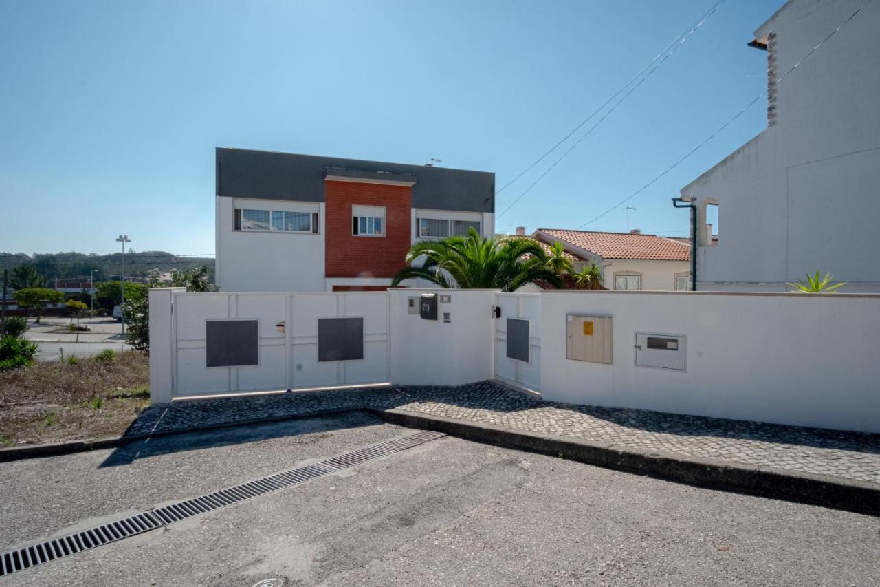 8 Rodrigues Family House - Villa With Patio Nazaré Exterior foto